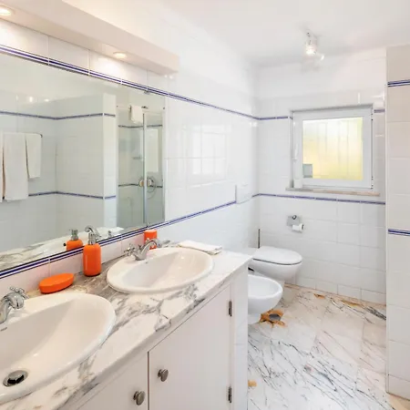 ヴィラ Vivenda Vale カルヴォエイロ